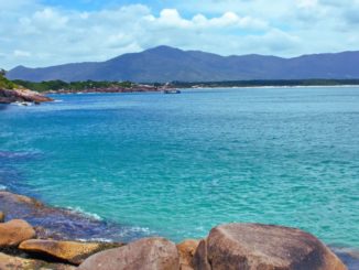 Imagem da Barra da Lagoa em Florianópolis SC durante viagem de fim de ano